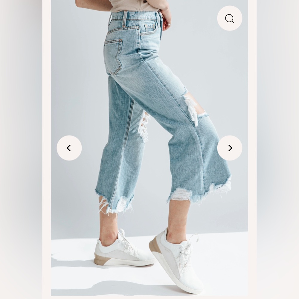 NWT High Rise Crop Straight Jean in Medium Blue
